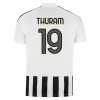 Camisolas Juventus Thuram 9 1º Equipamento Principal 2026-27 Manga Curta Camisolas Juventus Thuram 9 1º Equipamento Principal 2026-27 Manga Curta